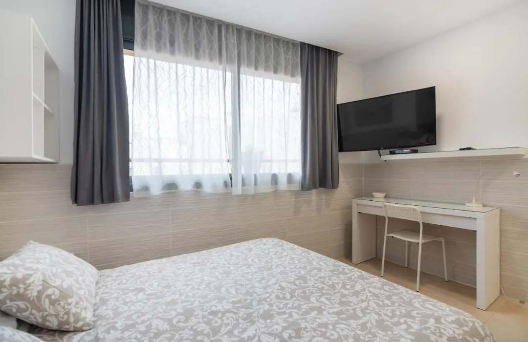 Hostal House-1
