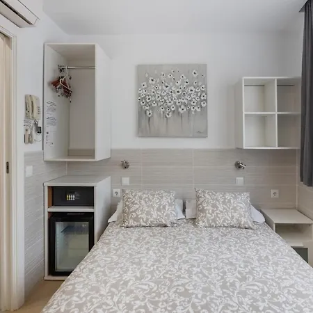 Hostal House-2